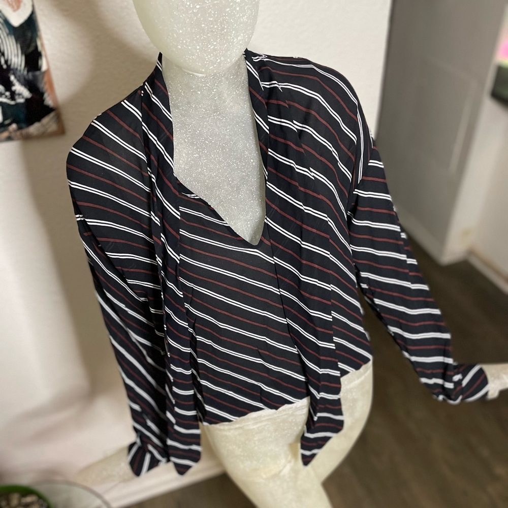 Aritizia Wilfred Women’s Striped Pearl Sheer Blouse w/ Tie Front. Size XXS
